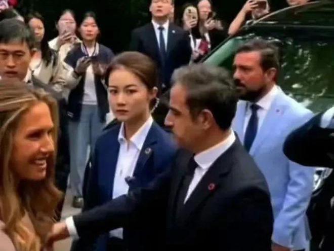 九游会j9官网佩通坦来了严月霞全程陪护眼神尖锐因护叙利亚第一夫人出圈(图11)