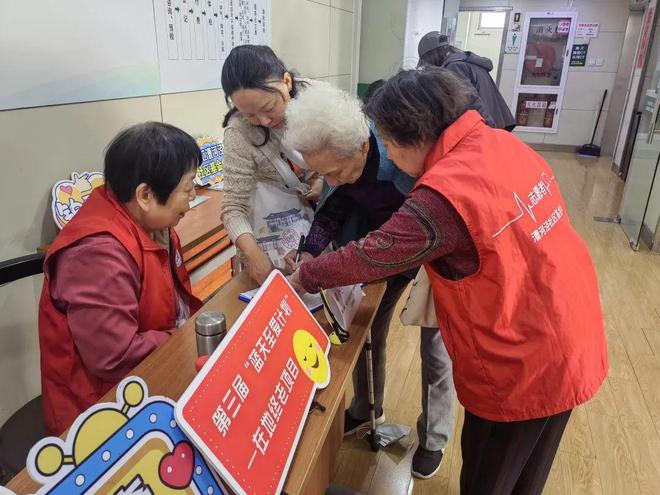 九游会真人游戏第一品老检全程有陪护！“在地终老”项目暖和上线(图1)